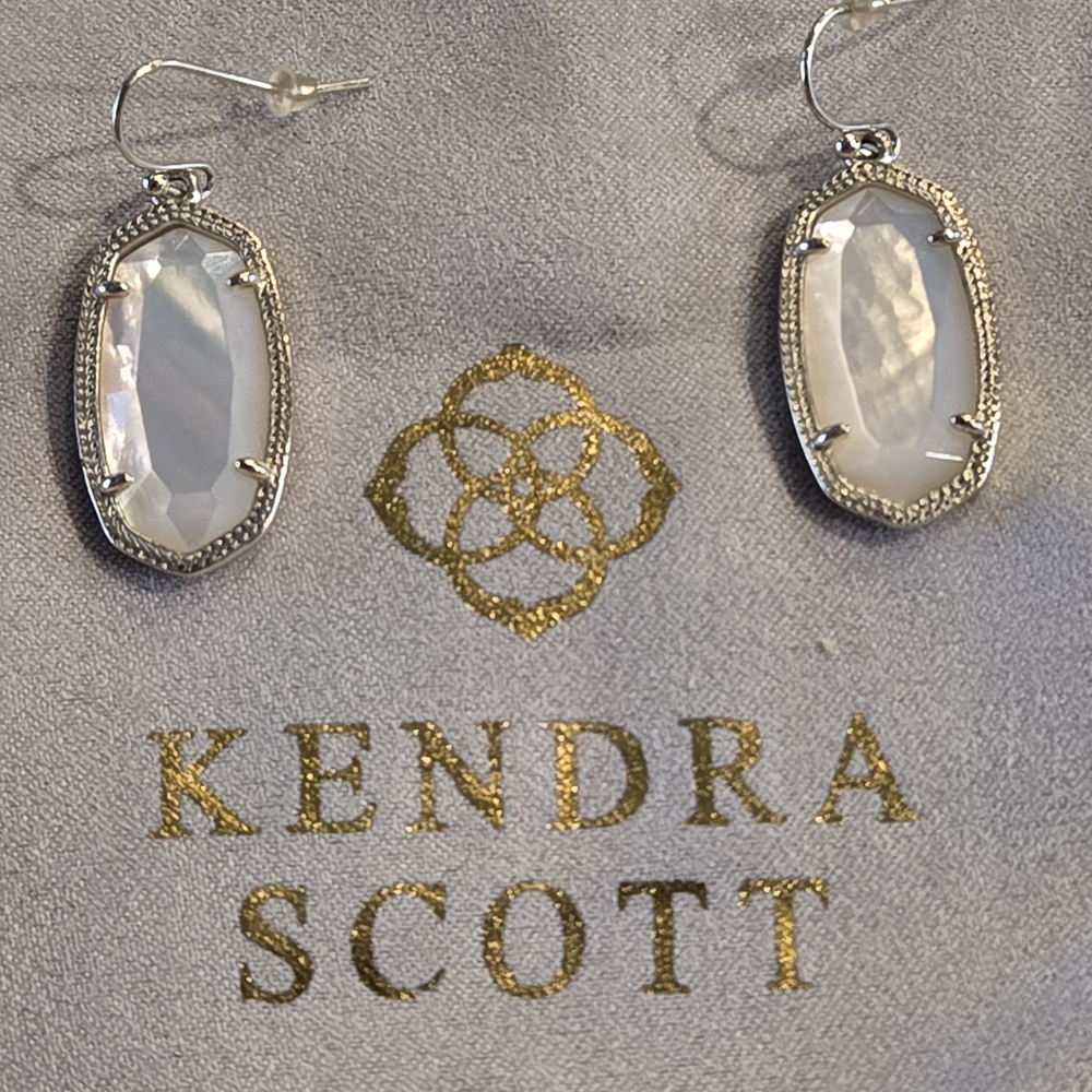 Kendra Scott Dani mother of pearl earrings in gold